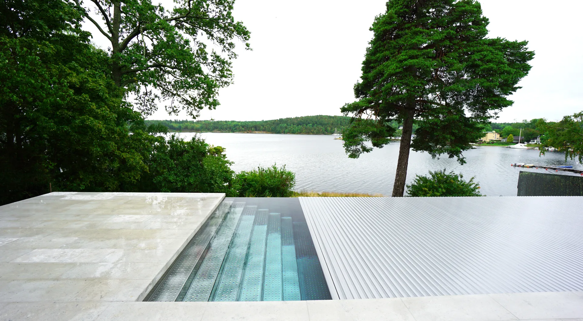 En stålpool från projektet Duvnäs udde i Saltsjöbaden från 2013 designad av Steelpool