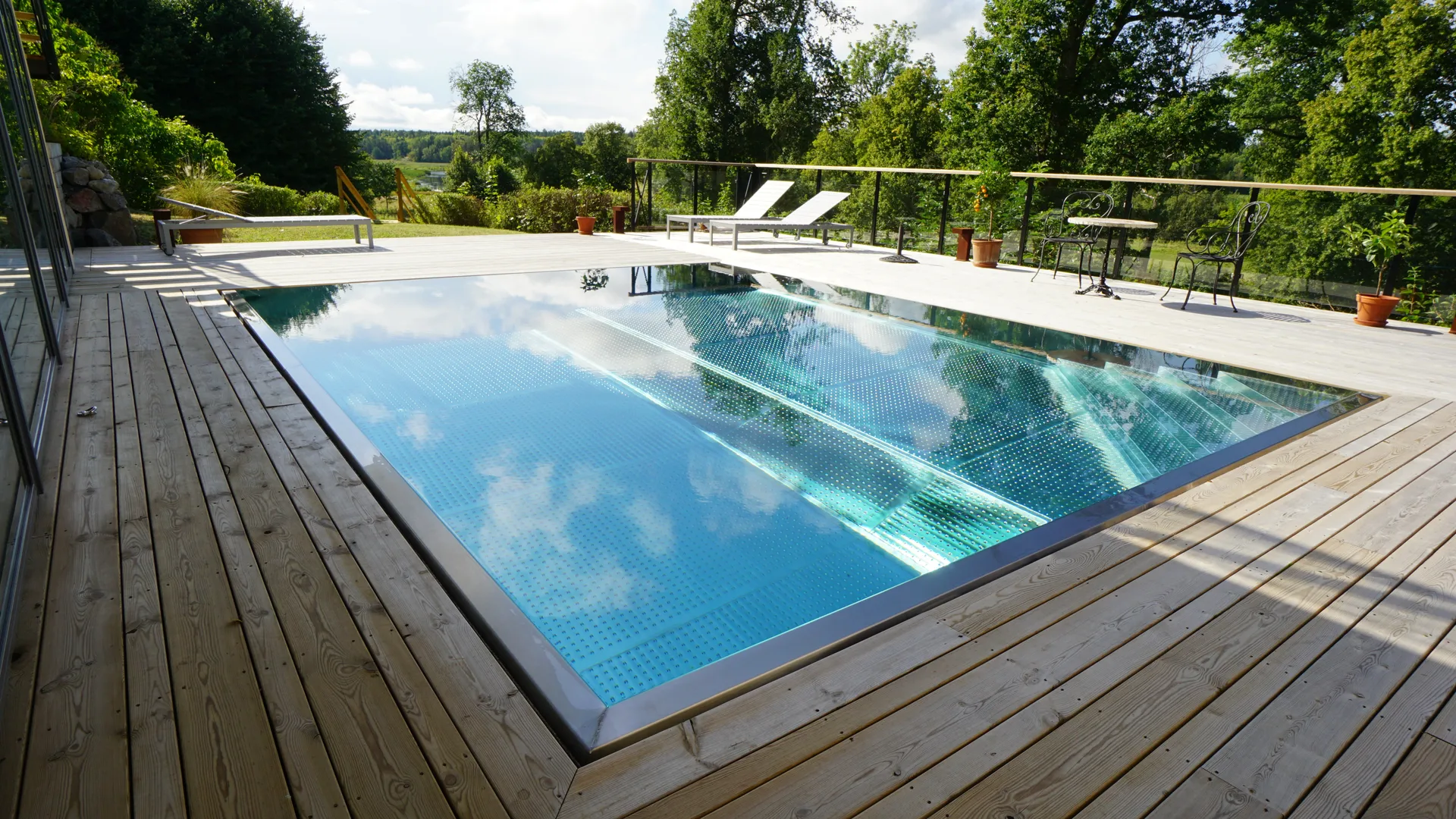 En stålpool från projektet Frötuna Gård i Frötuna från 2014 designad av Steelpool